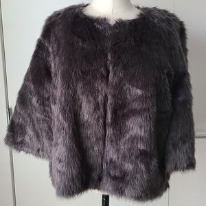 BR Faux fur cape